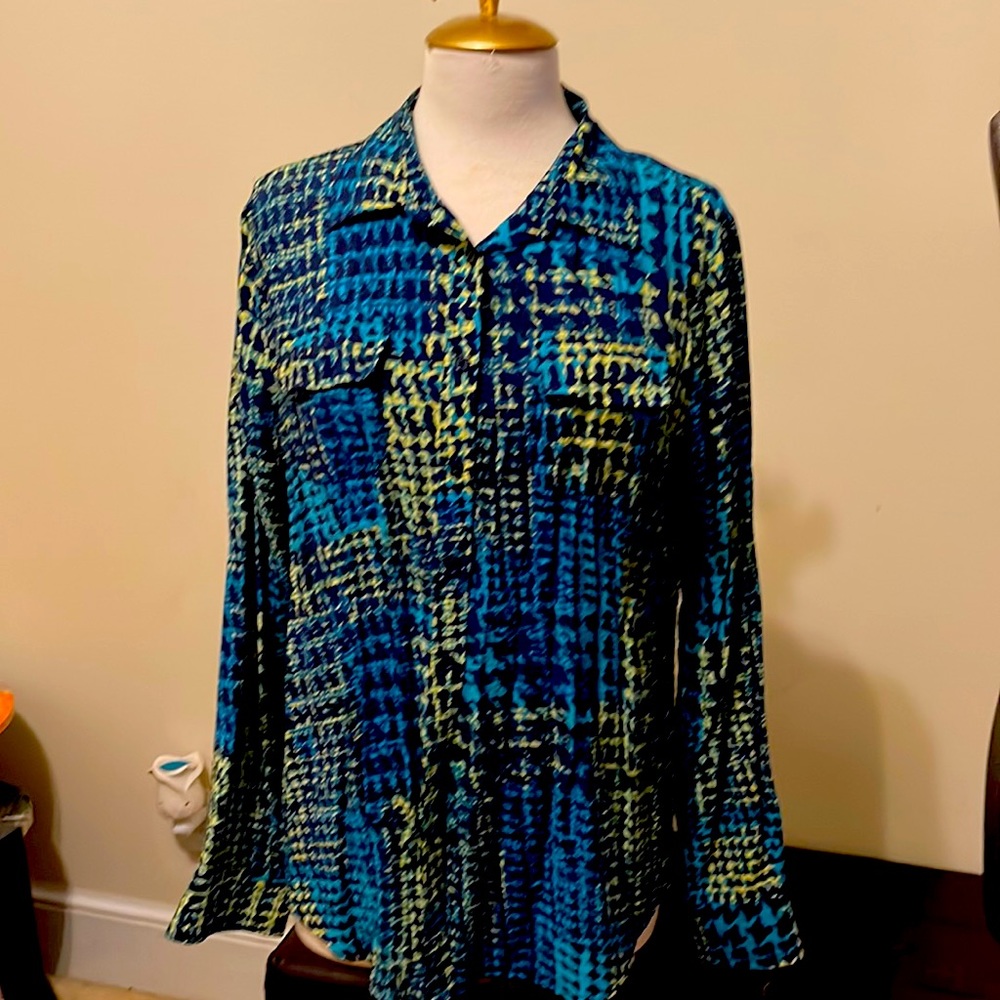 Women’s button up shirt